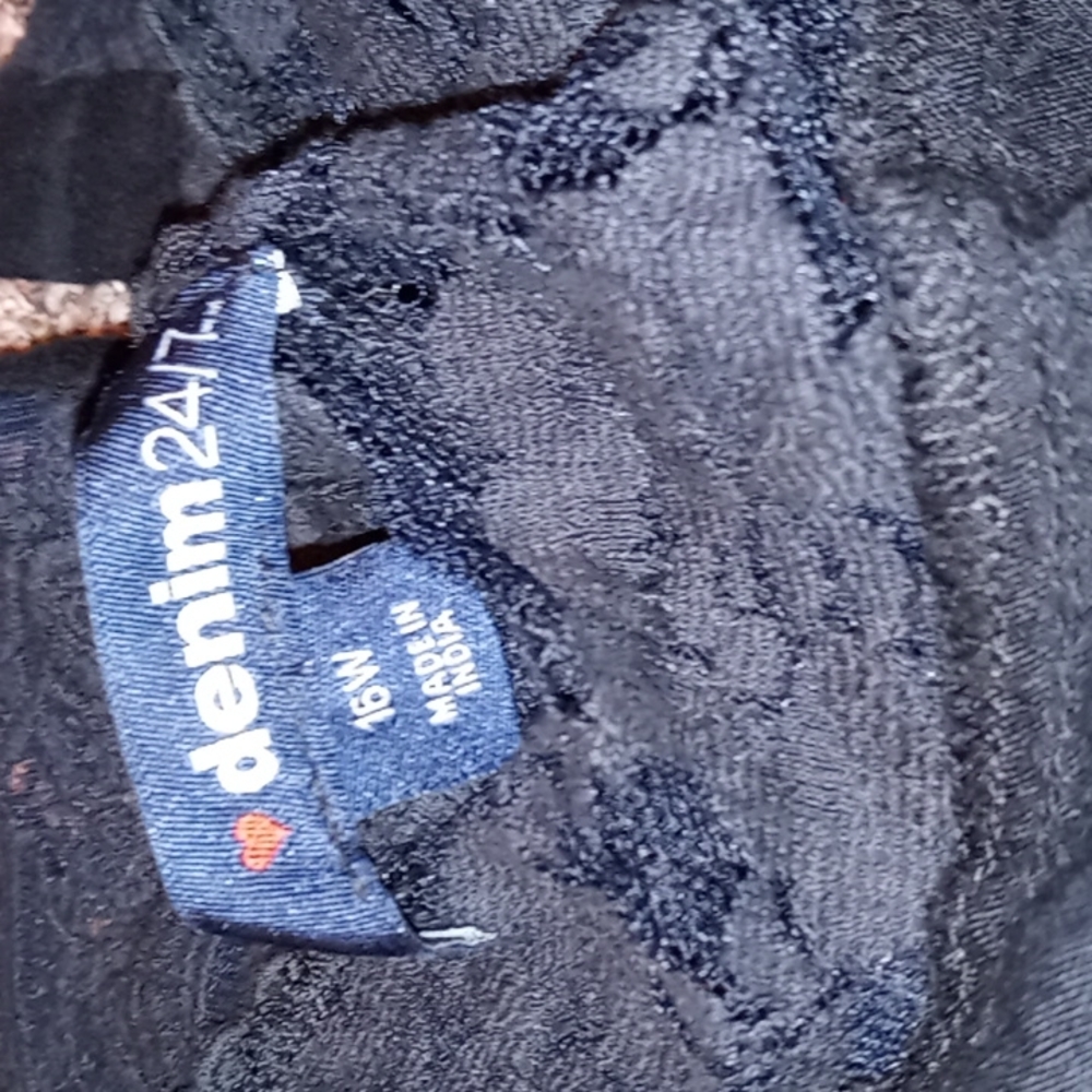 Black Lace Top - Picture 7 of 9